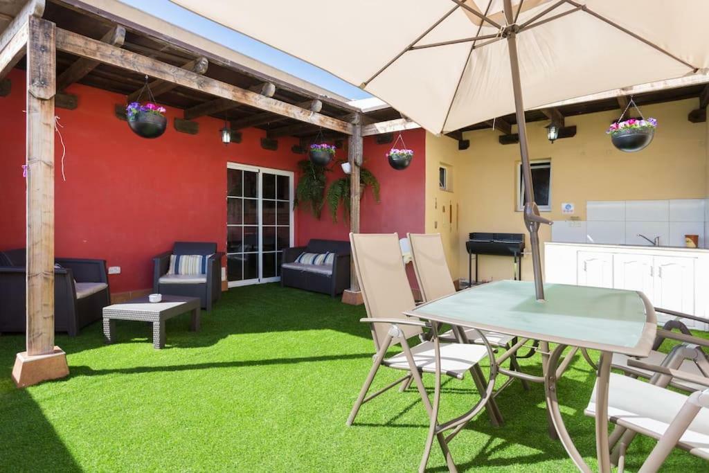 Villa Blanca Tenerife - Private Rooms - Terrace And Bbq, 5 Minutes From The Beach And Airport San Isidro  Exterior foto